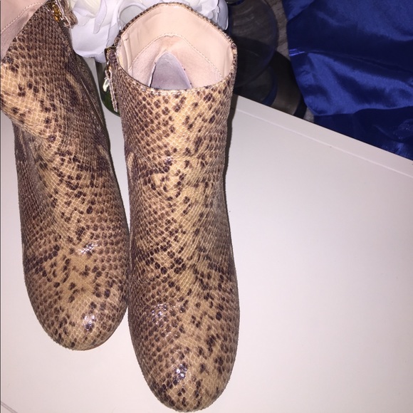 SALE 🎉🛍 INC Snakeskin Style Ankle Boots i - Picture 2 of 6